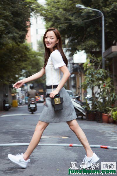 6cc8537c-3d92-4b56-97d6-018114db1e32_size50_w399_h598.jpg