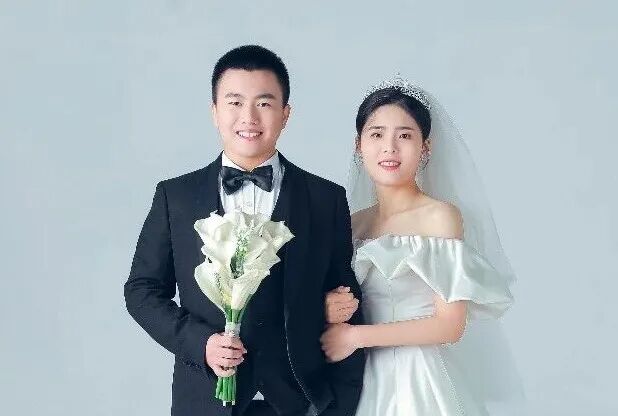 ���������࣬���೤�������ӣ�һ����ʿǣ����ξ�İ������